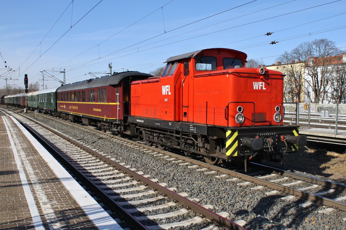 345 286-9 stellt am 18.3.2018 den DPF20105 von und nach Berlin Charlottenburg im Startbahnhof bereit.