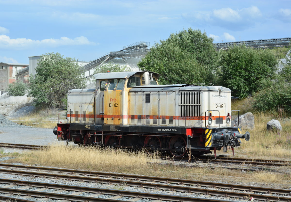 345 292-7 steht am Felswerk Hornberg zwischen Elbingerode und Königshütte und genießt die Sonne.

Königshütte 08.08.2018