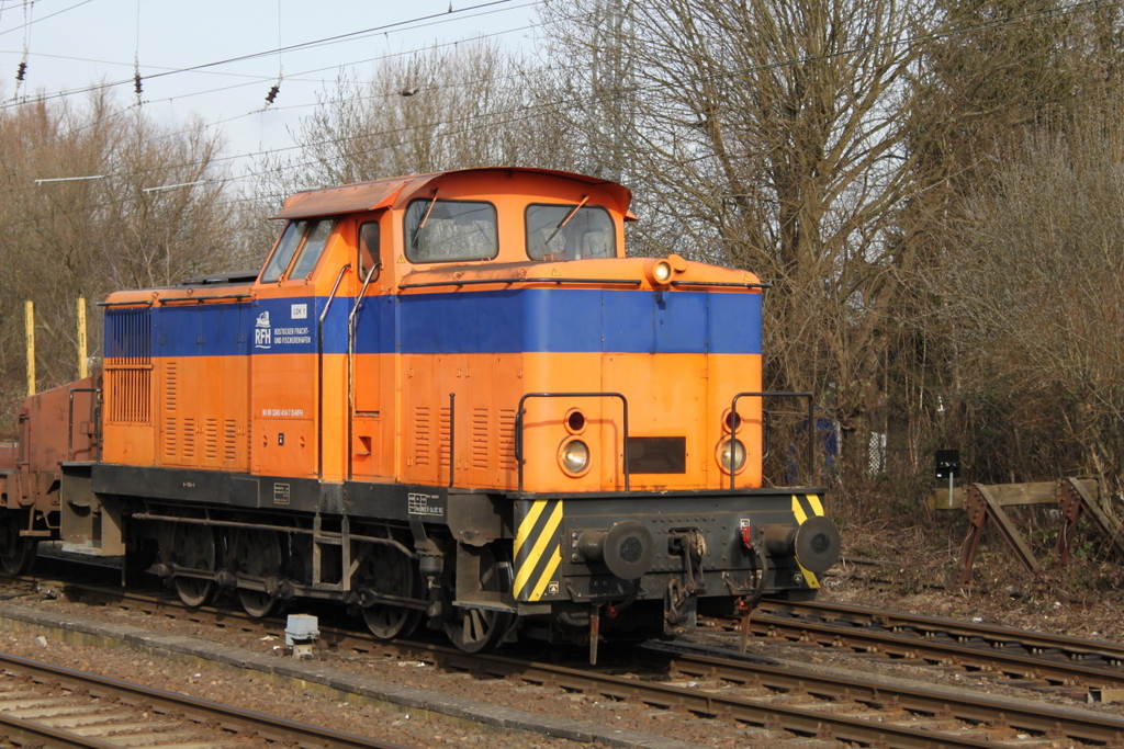 345 414-7 war am Mittag des 27.02.2016 mit dem Leerzug von Stendal-Niedergrne im Bahnhof Rostock-Bramow beschftigt