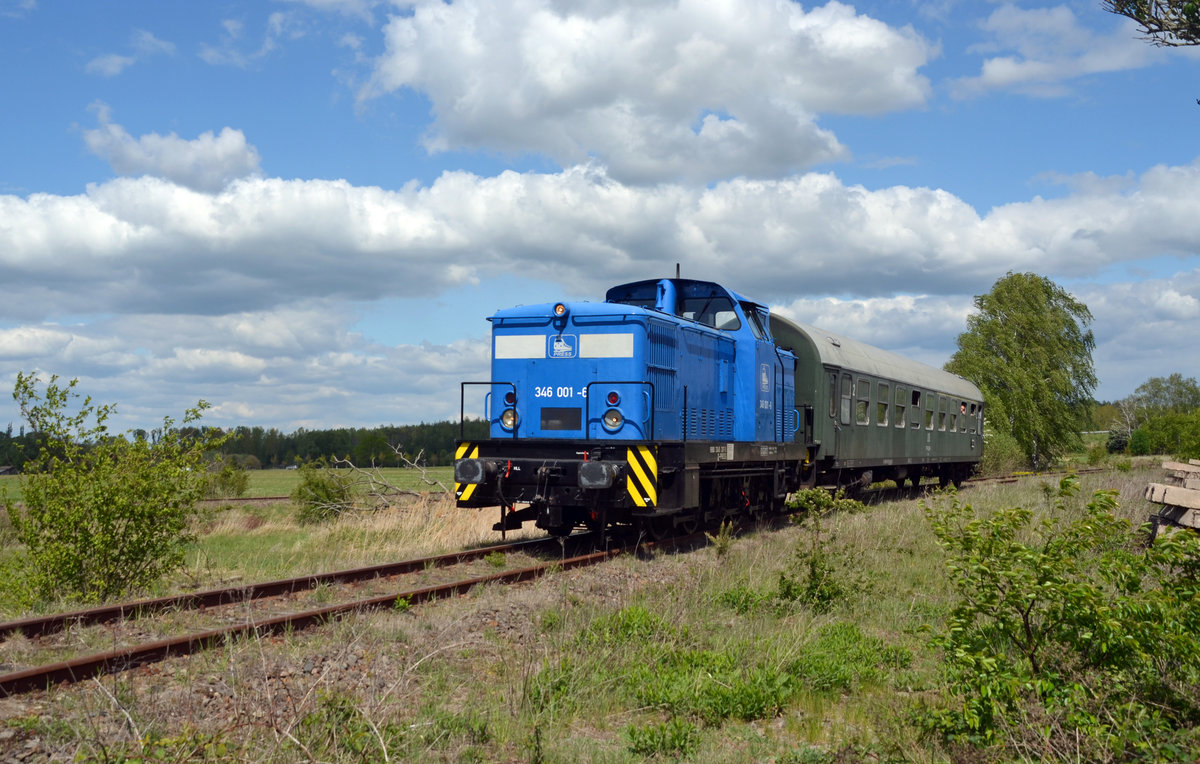 346 001 der Press unternahm am 05.05.19 Sonderfahrten zwischen Ferropolis (bei Gräfenhainichen) und Burgkemnitz. Auf dem Weg Richtung Gräfenhainichen passiert die V 60 hier das Gleisdreieck Jüdenberg.