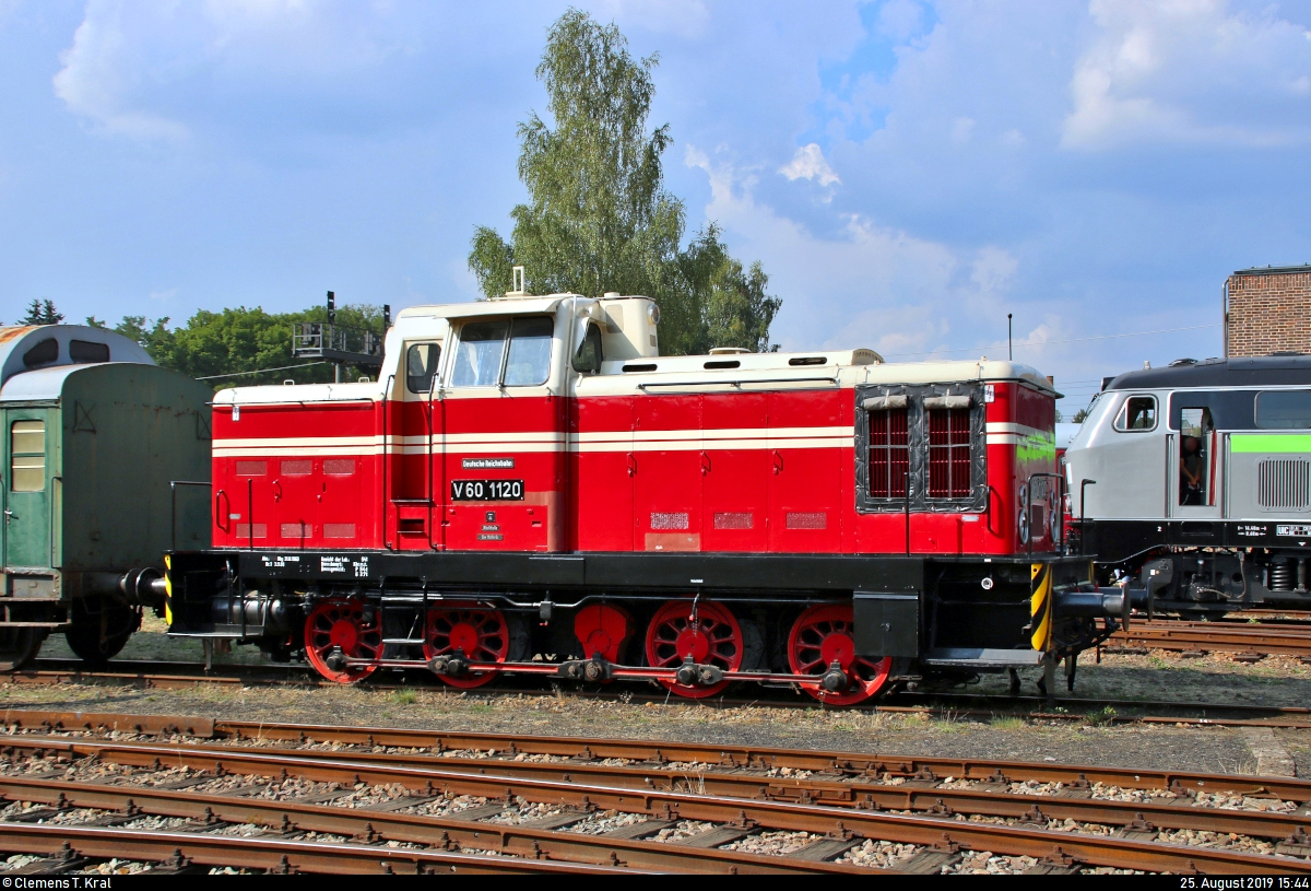 346 120-9 (106 120-9 | DR V 60 1120) des Sächsischen Eisenbahnmuseum Chemnitz-Hilbersdorf e.V. (SEM) steht anlässlich des 28. Heizhausfests im SEM.
[25.8.2019 | 15:44 Uhr]