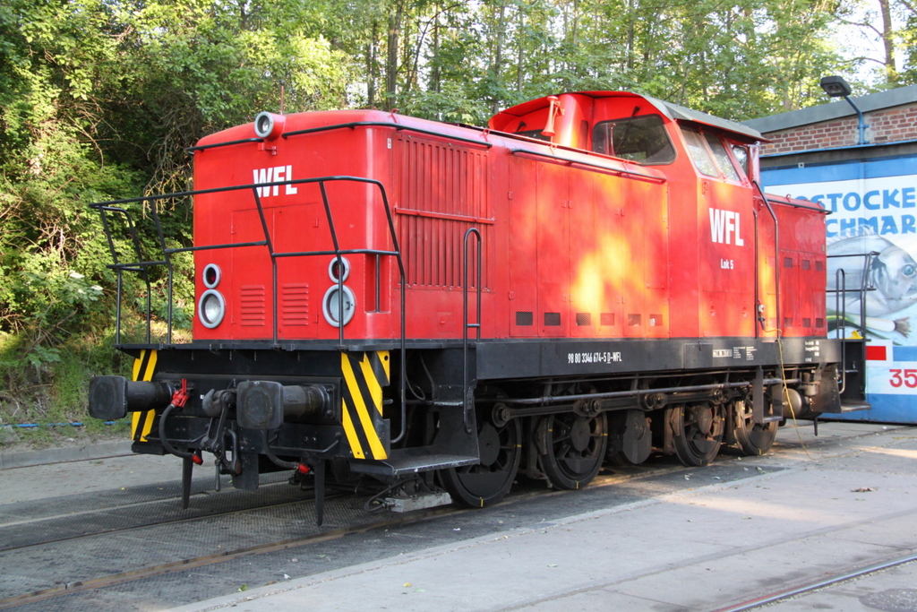 346 674-5(Lok 5)der Firma WFL stand am Morgen des 11.06.2016 im Rostocker Fracht und Fischereihafen abgestellt. 