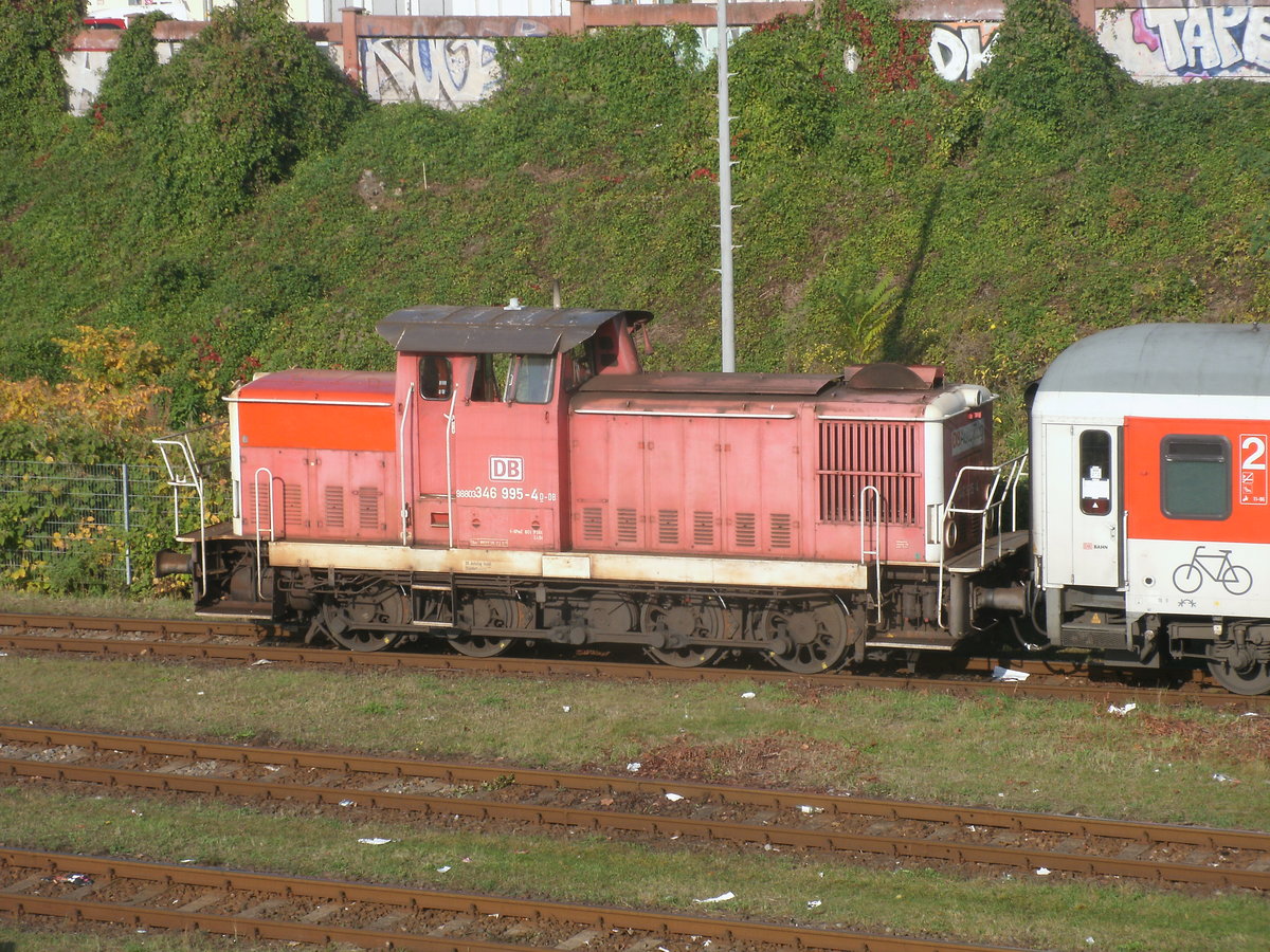 346 995 hatte,am 29.Oktober 2011,unterhalb der Warschauer Brücke,in Berlin,zutun.