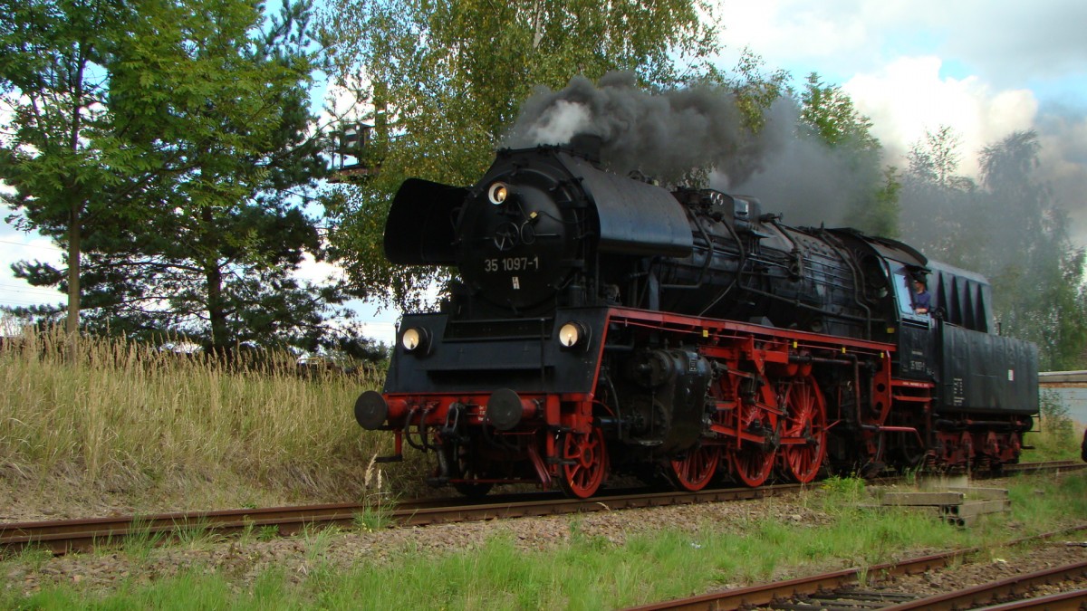 35 1097-1 Paradestrecke zum 22. Heizhausfest in Chemnitz Hilbersdorf 2013.