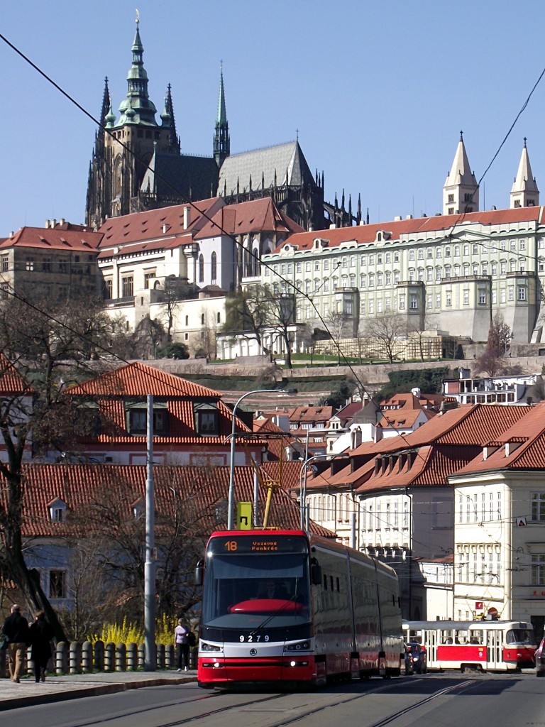 Škoda 15T 9279 überquert die Mánesův most in Prag - 20.03.2014