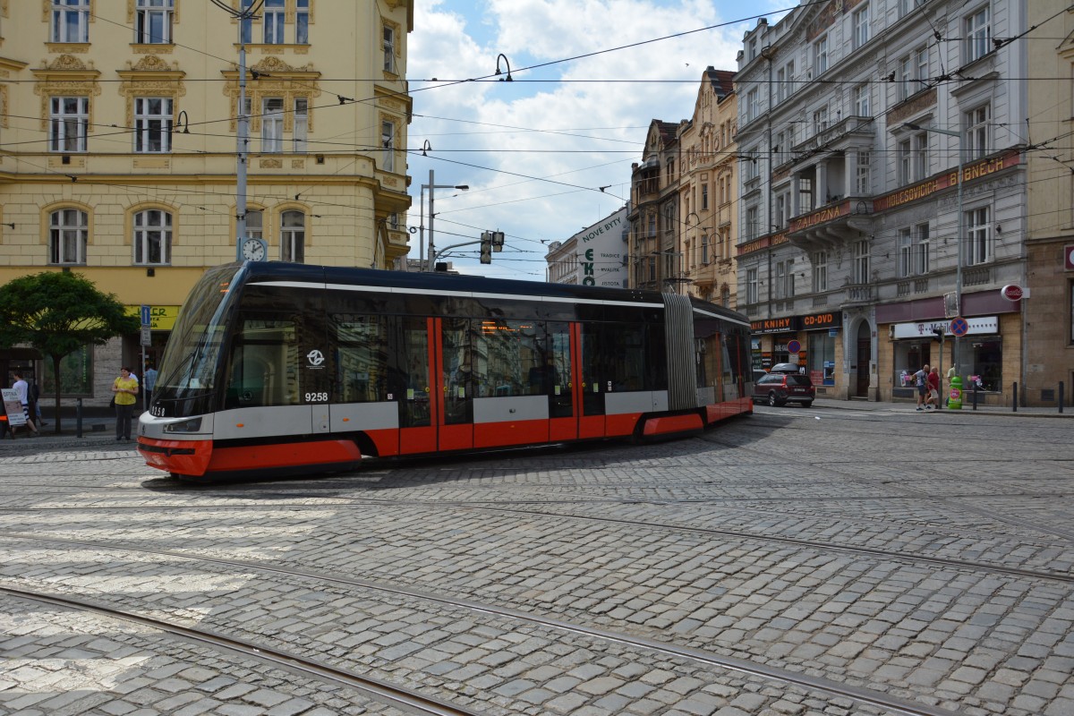 Škoda 15T in der Innenstadt von Prag am 16.07.2014.