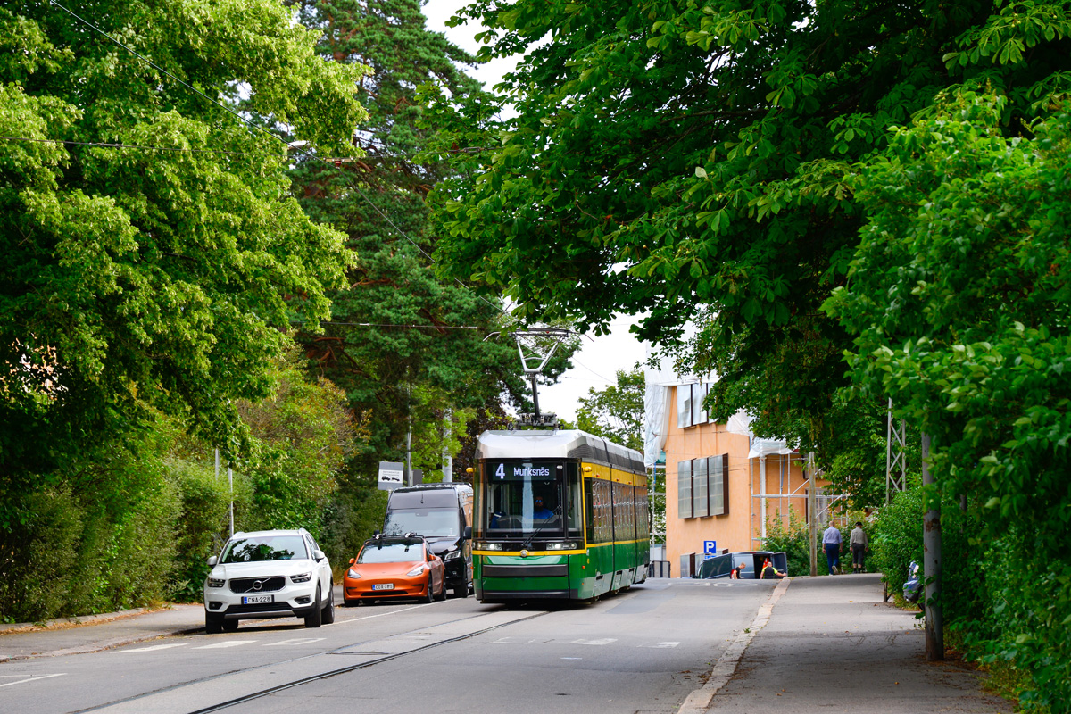 Škoda ForCity Smart Artic MLNRV3 #460 der Linie 4 am 21.07.2021, Laajalahdentie, Helsinki