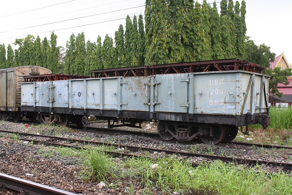 บ.ข.ส. 200 (บ.ข.ส. = B.H.S./Bogie High Sided Wagon, Commonwealth Engineering Ltd. - Rocklea-Queensland-Australien, Bauj. 1961) am 18.Mai 2013 im Bf. Chunphon.