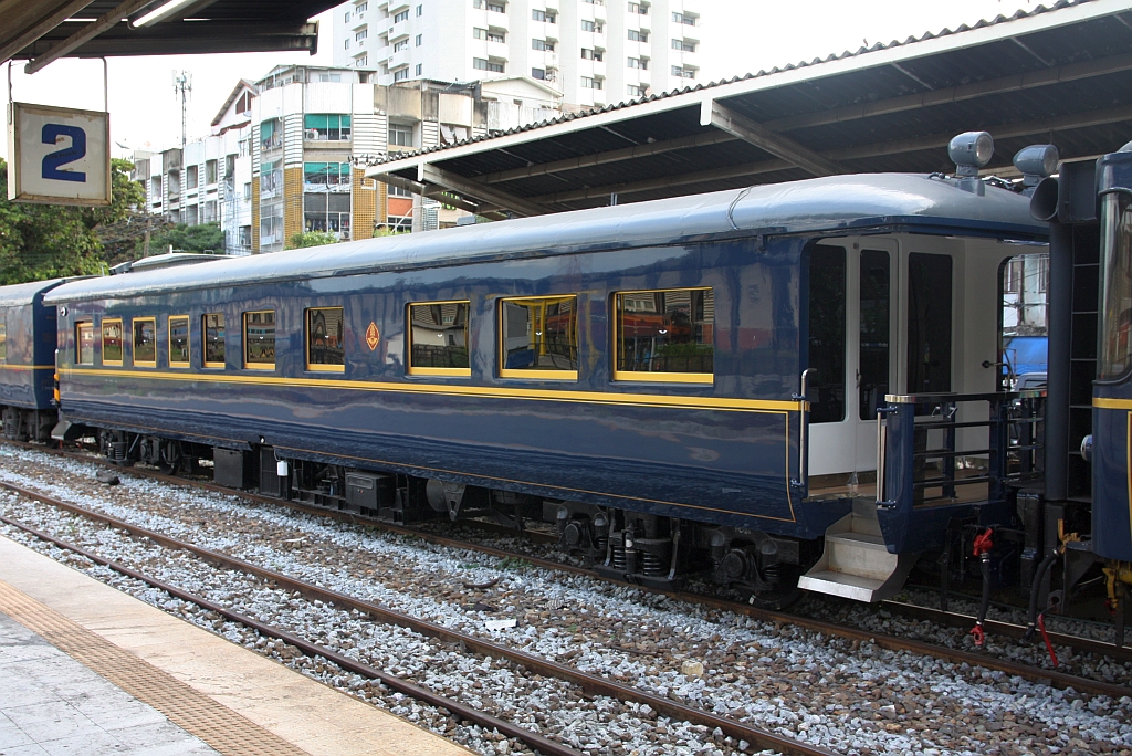 บจพ.ป. 1 (บจพ.ป. =ARS/Air-Conditioned Reserved Saloon) am 05.Dezember 2025 in der Hua Lamphong Station.