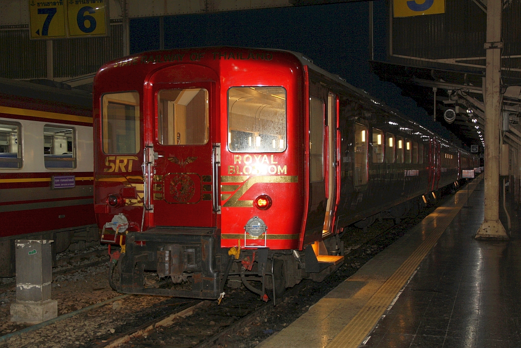 บจพ.ป.431 (บจพ.ป.=ARS./Air-Conditioned Reserved Saloon) am frühen Morgen des 28.Juni 2025 in der Hua Lamphong Station.