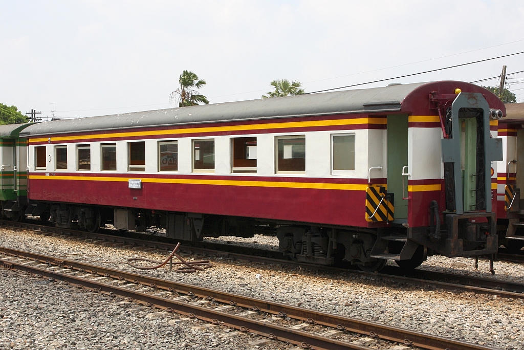 บชส. 170 (บชส. =BTC./Bogie Third Class Carriage) am 24.März 2024 in der Thon Buri Station.