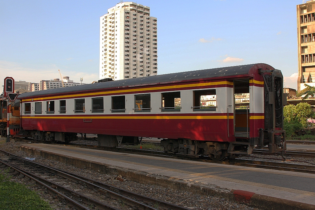 บชส. 461 (บชส. =BTC./Bogie Third Class Carriage) am 22.Juni 2019 in der Hua Lamphong Station.