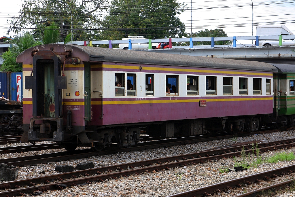 บชส. 510 (บชส. =BTC./Bogie Third Class Carriage) am 06.Jänner 2023 als letztes Fahrzeug des LOC 452 (Sungai Kolok - Nakhon Si Thammarat) in Hat Yai Junction.