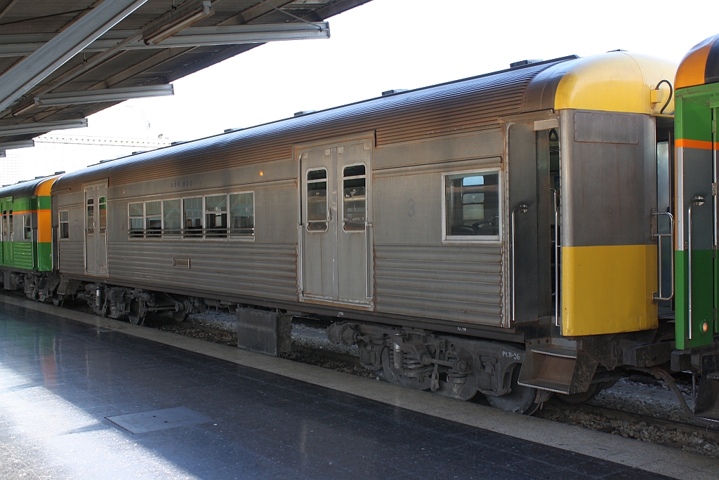 บชส. 620 (บชส = BTC/Bogie Third Class Carriage) am 29.Mai 2013 im Bf. Hua Lamphong. 

