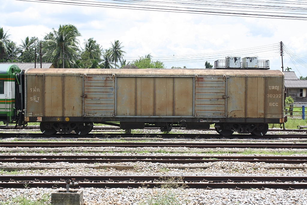 บ.ต.ญ.30373 (บ.ต.ญ.=B.C.G./Bogie Covered Goods Wagon, Makassan Workshop, Bauj. 1975) am 18.Mai 2013 im Bf. Chumphon. 

