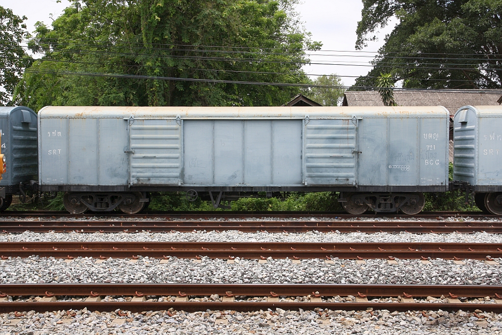 บ.ต.ญ.721 (บ.ต.ญ.=B.C.G./Bogie Covered Goods Wagon, Makkasan Workshop, Baujahr 1971) am 03.Mai 2022 in der Chachoengsao Junction.