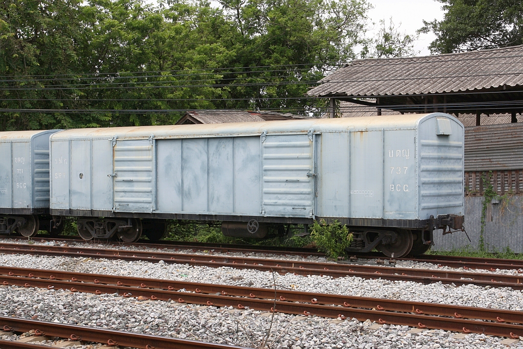 บ.ต.ญ.737 (บ.ต.ญ.=B.C.G./Bogie Covered Goods Wagon, Makkasan Workshop, Baujahr 1971) am 03.Mai 2022 in der Chachoengsao Junction.