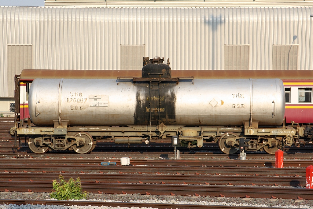 บ.ท.ค.126067 (บ.ท.ค. =B.O.T./Bogie Oil Tank Wagon) am 30.April 2024 im Phahonyothin Cargo Yard.