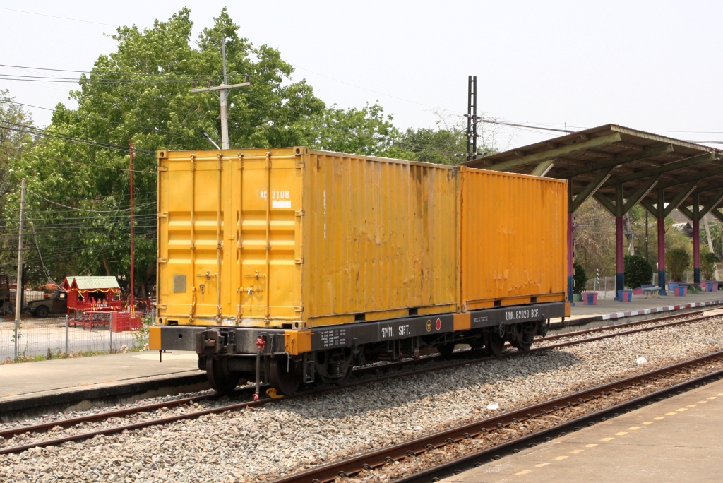 บ.ท.ต. 62023 (บทต = B.C.F./Bogie Container Flat Wagon) am 30.März 2023 in der Nong Don Station.