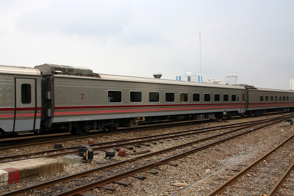 บนท.ป. 1338 (บนท.ป.=ANS./Air-conditioned Second Class Day & Night Coach, Hersteller: CRRC Changchun, Bauj. 2016) am 27.März 2017 in der Hua Lamphong Station.
