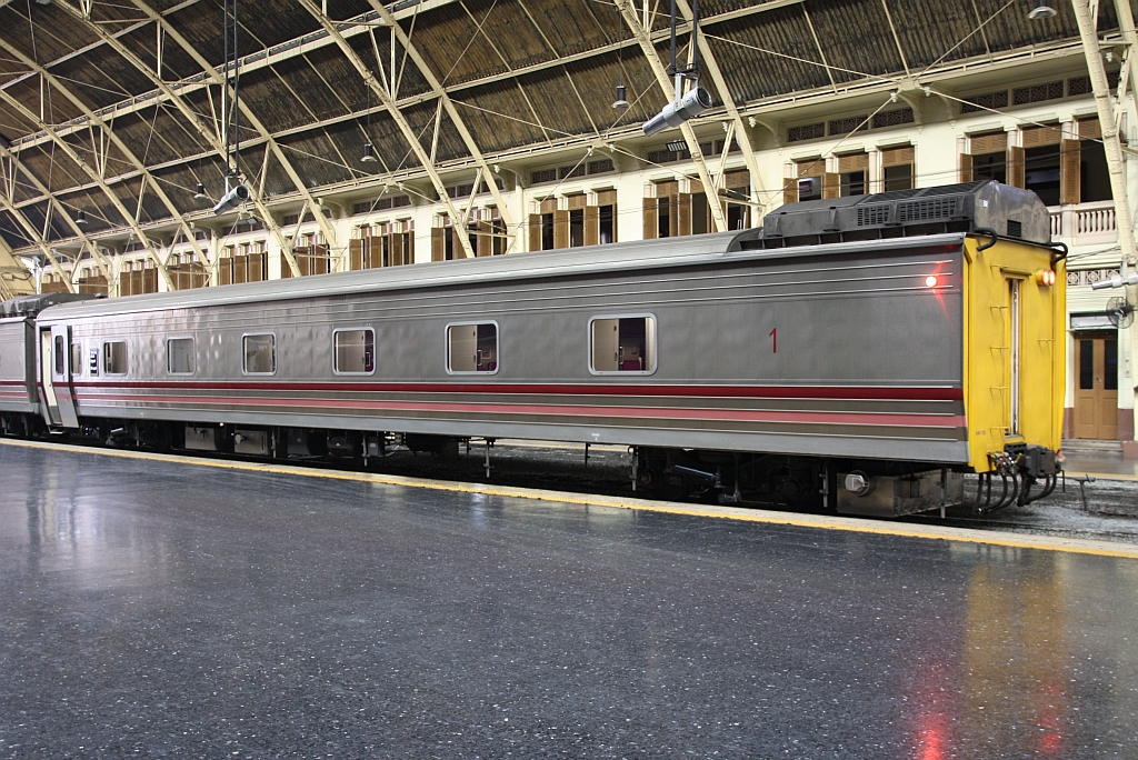 บนอ.ป.1102 (บนอ.ป.=ANF./Air-conditioned First Class Day & Night Coach, Hersteller: CRRC Changchun, Bauj. 2016) am 11.Jänner 2018 im Bf. Hua Lamphong.