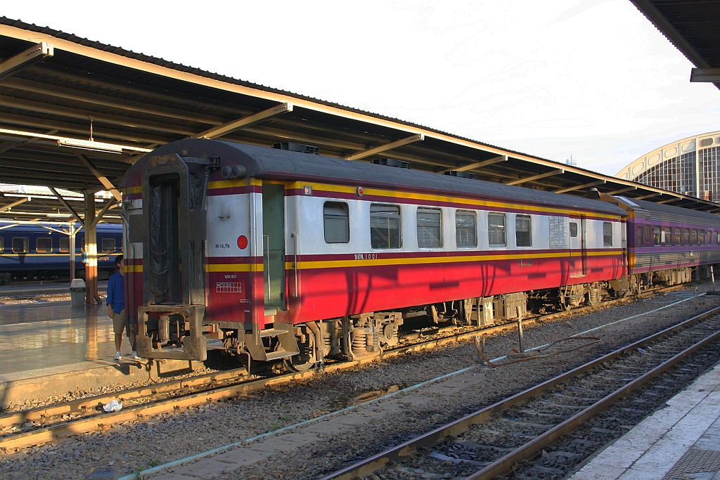 บสพ. 1001 (บสพ. =BTV./Bogie Third Class & Van) am 22.Juni 2019 in der Hua Lamphong Station.