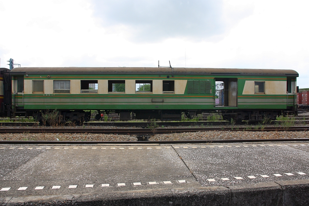 บสพ. 27 (บสพ. =BTV./Bogie Third Class & Van, Baujahr 1950, Kisha Seizo/Japan) am 13.Mai 2025 in der Hat Yai Junction.