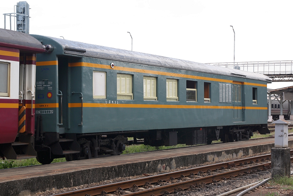 บสพ. 31 (บสพ. =BTV./Bogie Third Class & Van, Baujahr 1950, Kisha Seizo/Japan) am 13.Mai 2025 in der Hat Yai Junction.  -  Aufmerksame Betrachter der Thailandbilder werden bemerken, dass es schon wieder eine neue Anstrichvariation gibt.