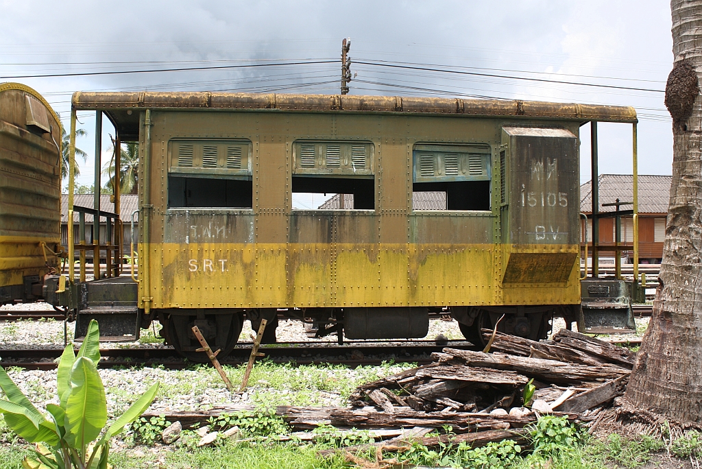 พ.ห.15105 (พ.ห.=B.V./Brake Van, Tokyu Car Mfg.Co.Ltd./Japan, Bauj. 1967) am 18.Mai 2013 im Depot Chumphon.