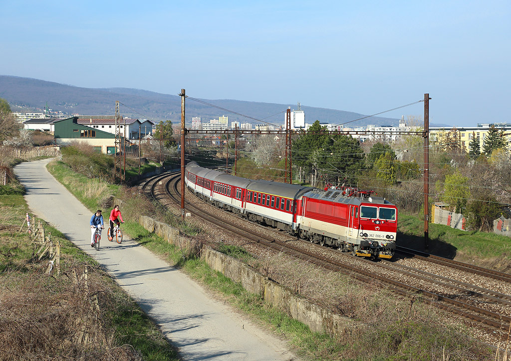 362 006 approaches Bratislava whilst working train 812 from Banska Bystrica, 30 March 2019