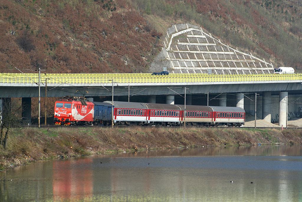 362 015-0 Os 3319 Nov Mesto nad Vhom - ilina. Horn Hričov (16.04.2011)