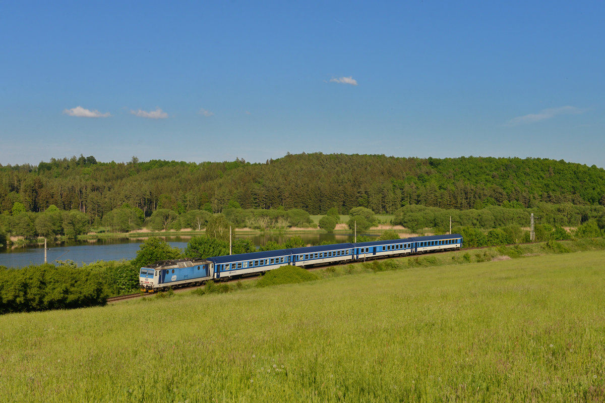 362 055 mit Rx 779 am 18.05.2015 bei Tocnik. 