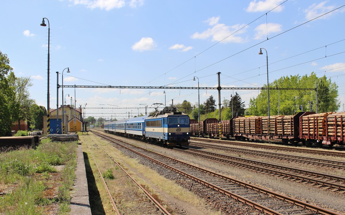 362 060-6 mit Rx 611 Karlex zu sehen am 08.05.18 in Tršnice. 