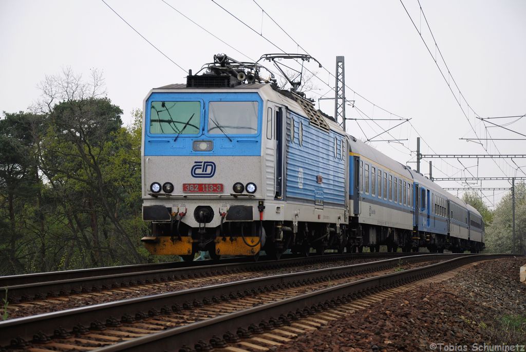 362 113 mit R681 von Praha-Smíchov nach Brno hl.n. am 29.04.2013 bei Kolín