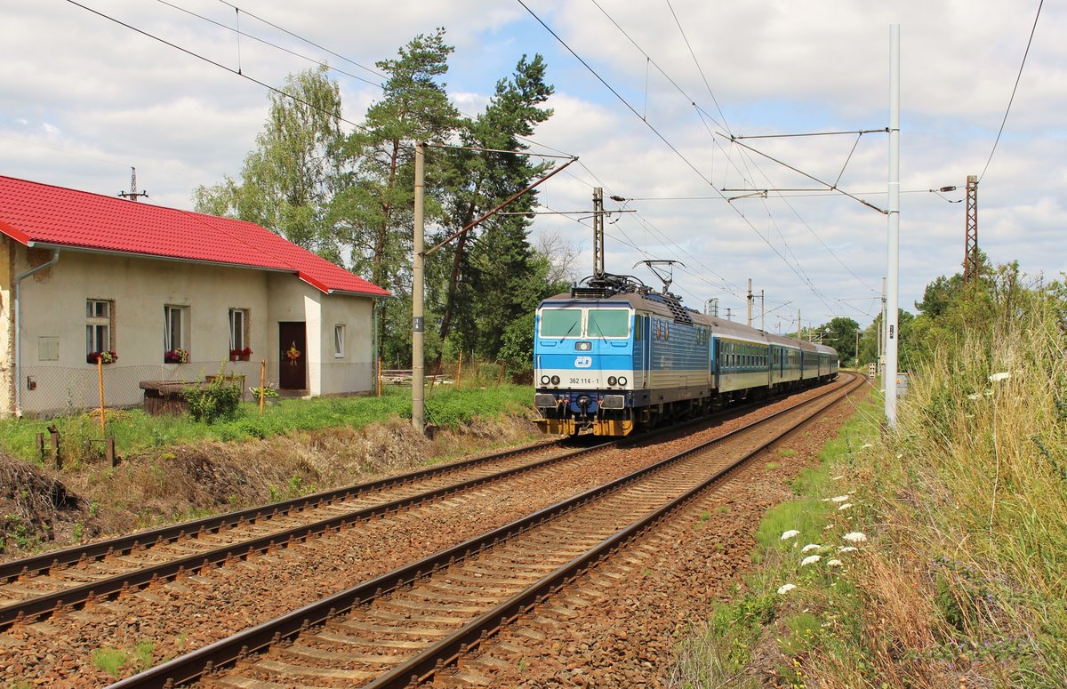 362 114-4 zu sehen mit dem R 612 Svatava am 13.07.17 in Jindřichov.