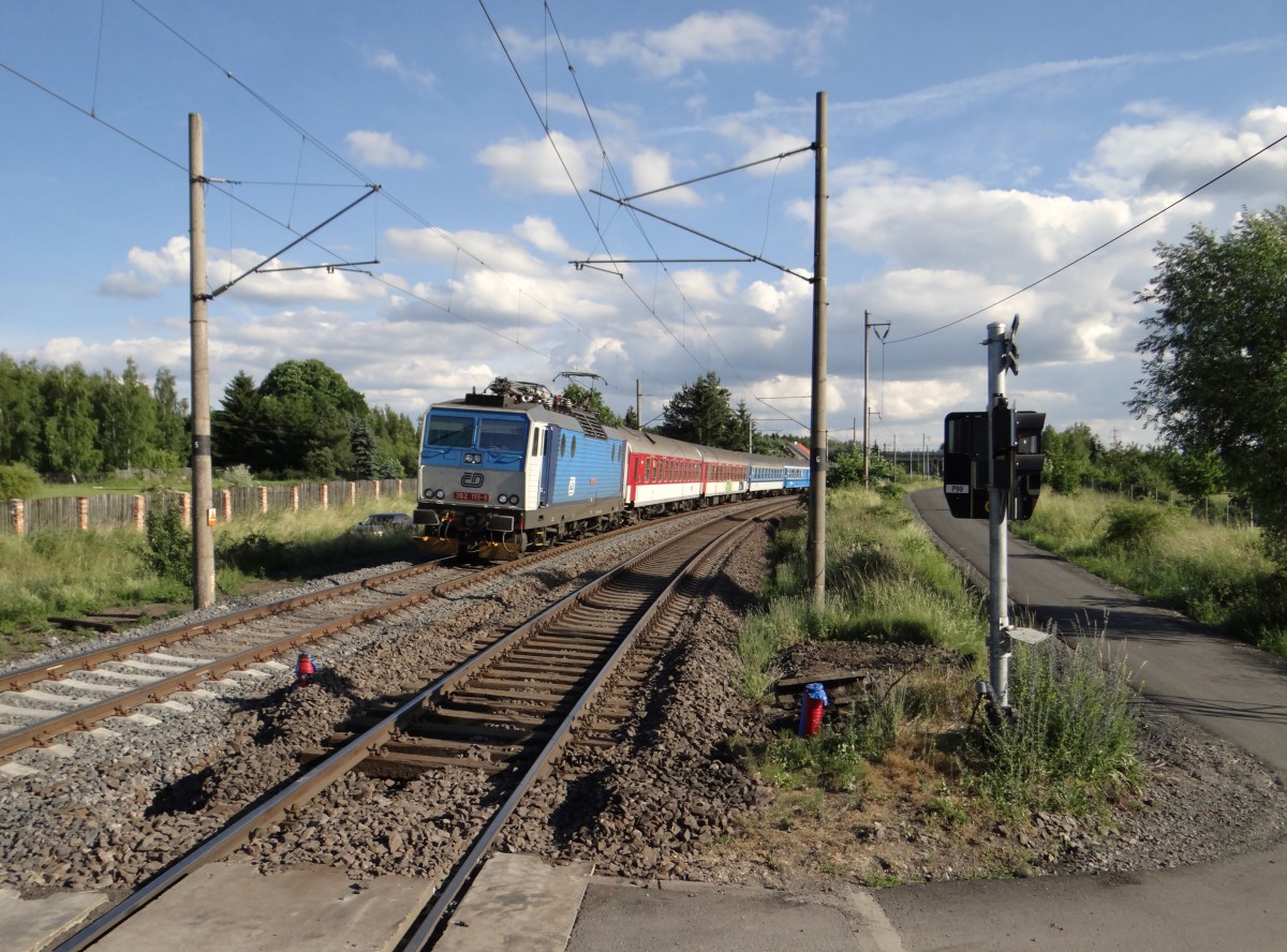362 115-9 zusehen am 19.06.14 mit dem Nachtzug nach Košice kurz vor Tršnice.