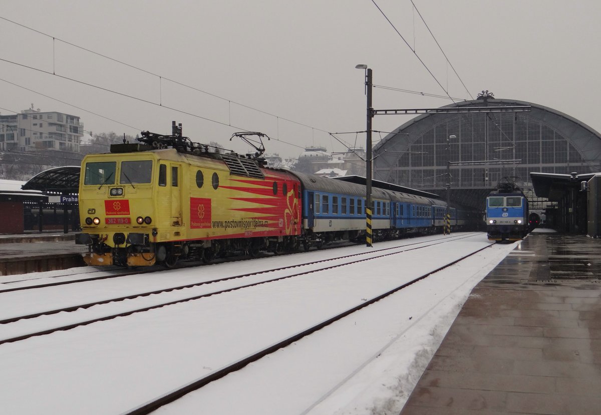 362 119-0 und 362 160-4 zu sehen am 23.01.16 in Praha hl.n.