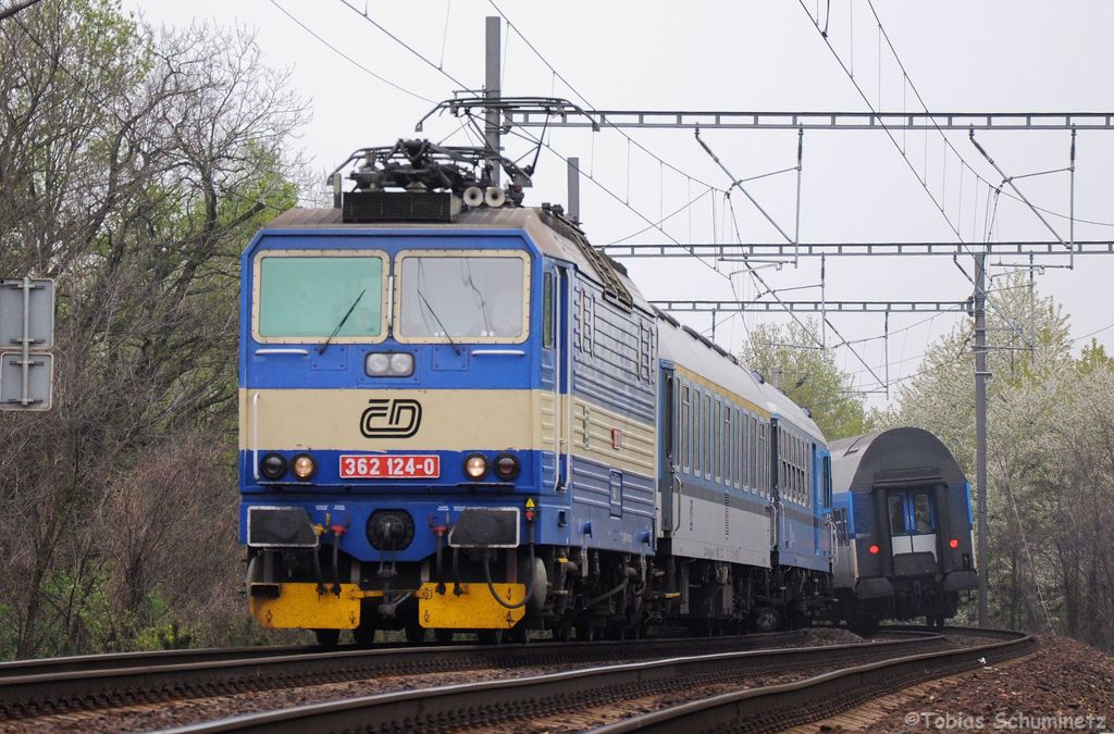 362 124 (CZ-CD 91 54 7 362 124-0) mit R685 von Praha-Smíchov nach Brno hl.n. am 29.04.2013 bei Kolín