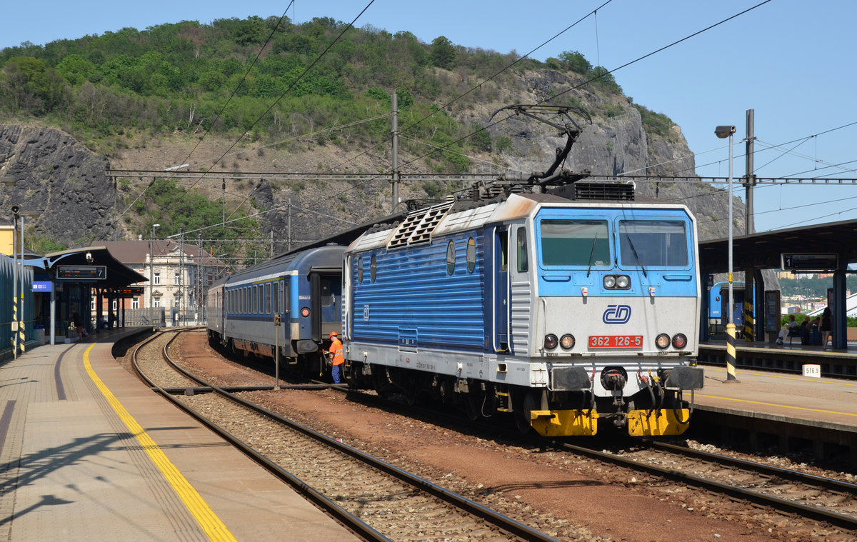 362 126 setzt sich am 14.06.19 in Usti n.L. an den aus Prag kommenden R 608. Sie brachte den Zug weiter bis zum Endbahnhof Cheb.