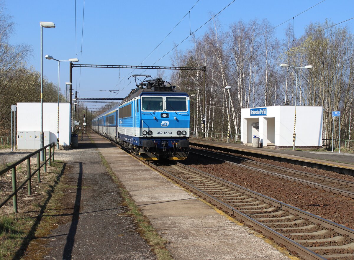 362 127-3 als R 611 zu sehen am 28.03.22 in Královské Poříči.