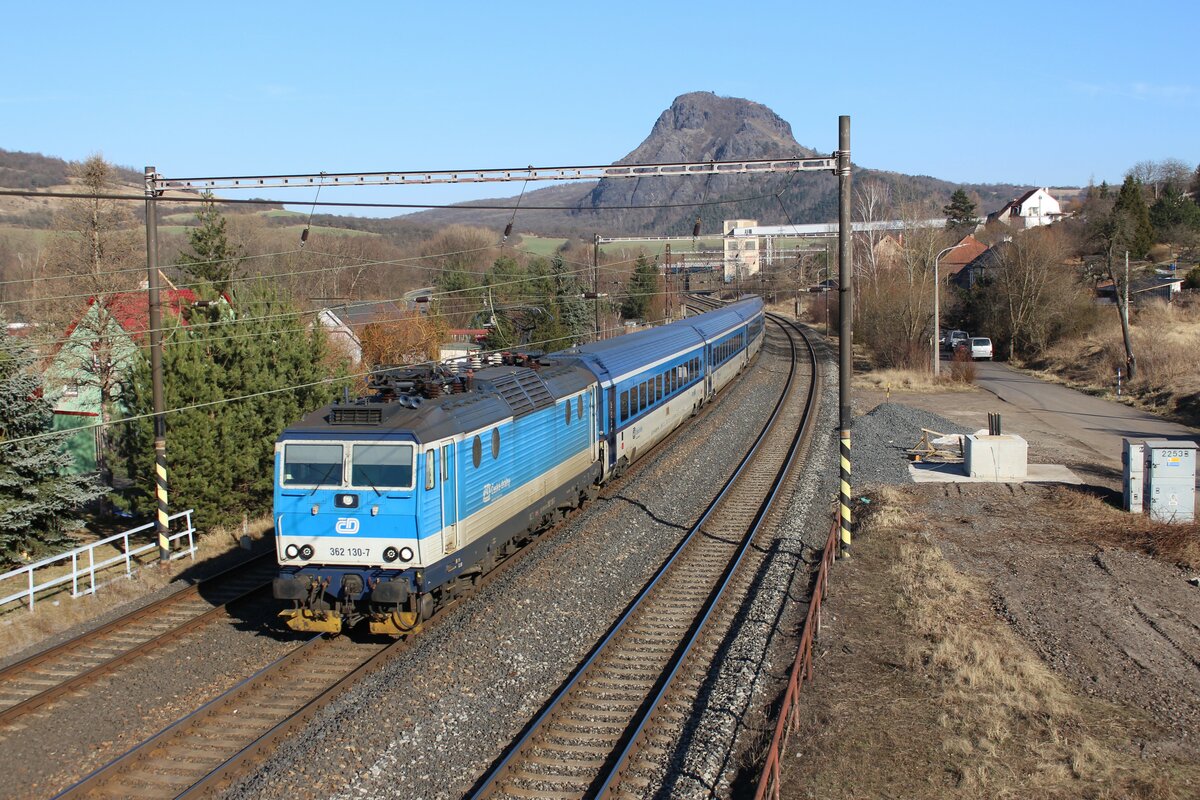 362 130-7 als R 610 fuhr am 13.03.22 durch Želenice nad Bílinou. 