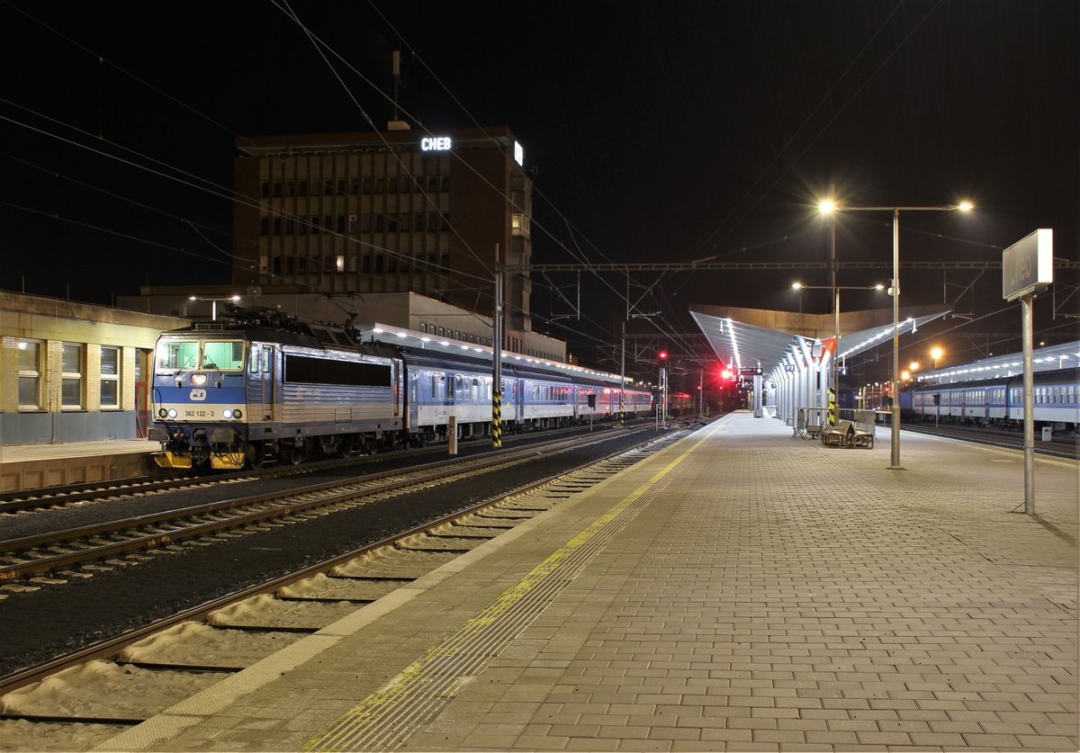 362 132-3 mit EX 551 zu sehen am 27.12.19 in Cheb.