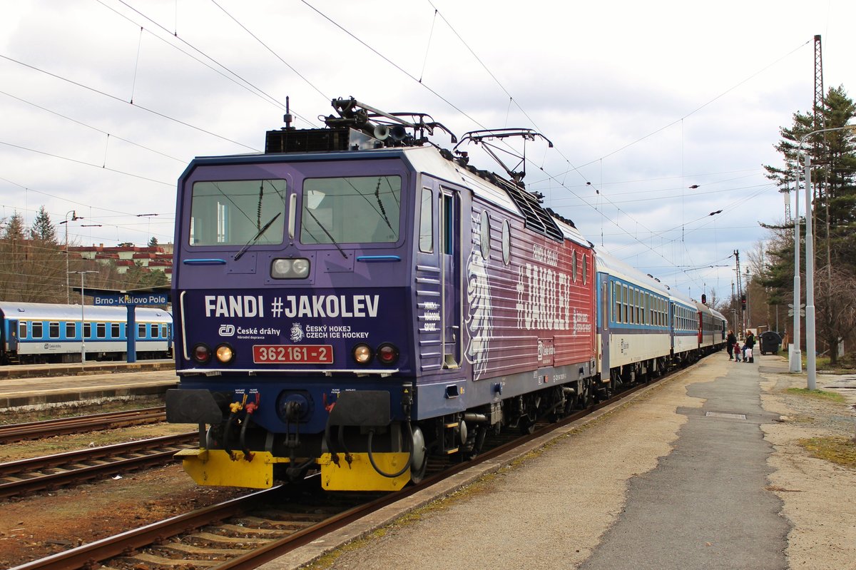 362 161-2 zu sehen mit dem R 910 am 16.03.19 in Brno-Královo Pole.