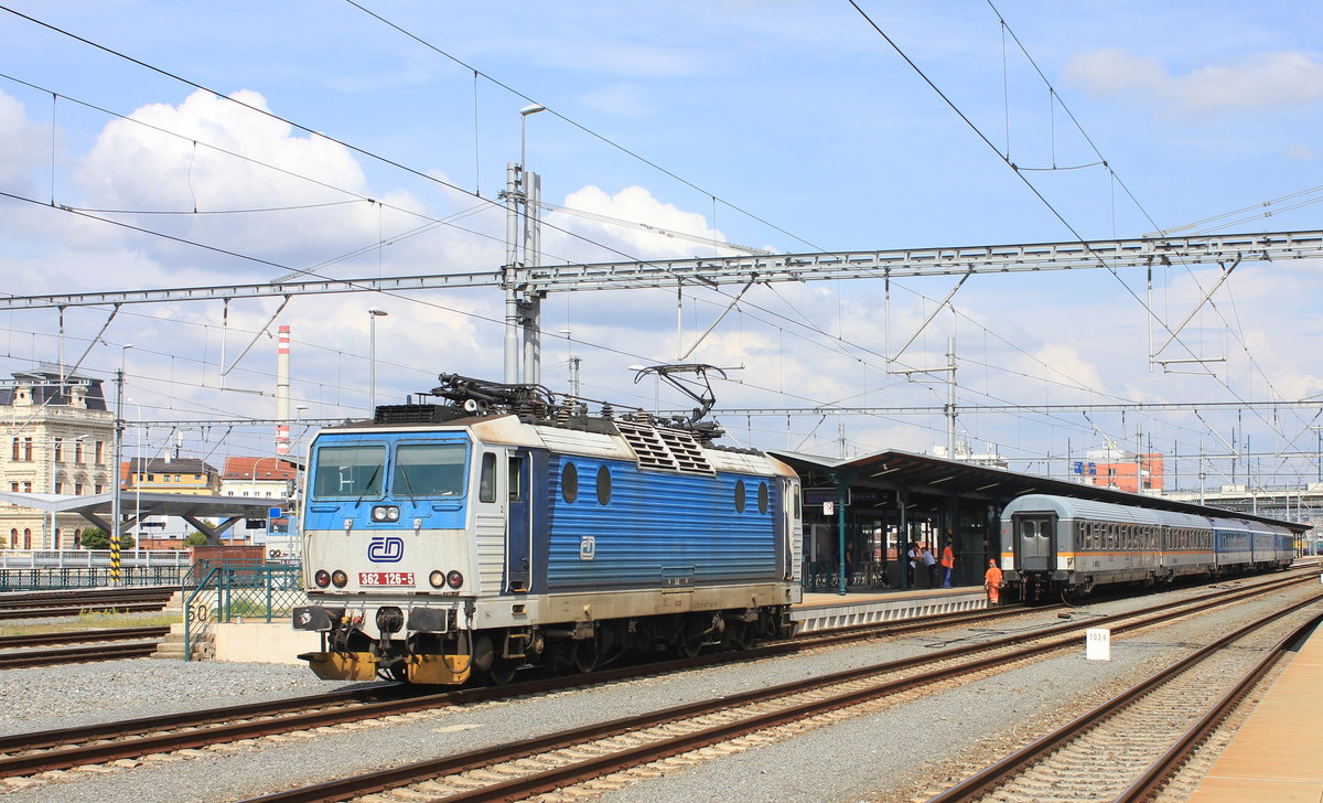 362 162 geht am 14.08.2020 in Plzen Hln.n. von EX 354 Prag-München. 