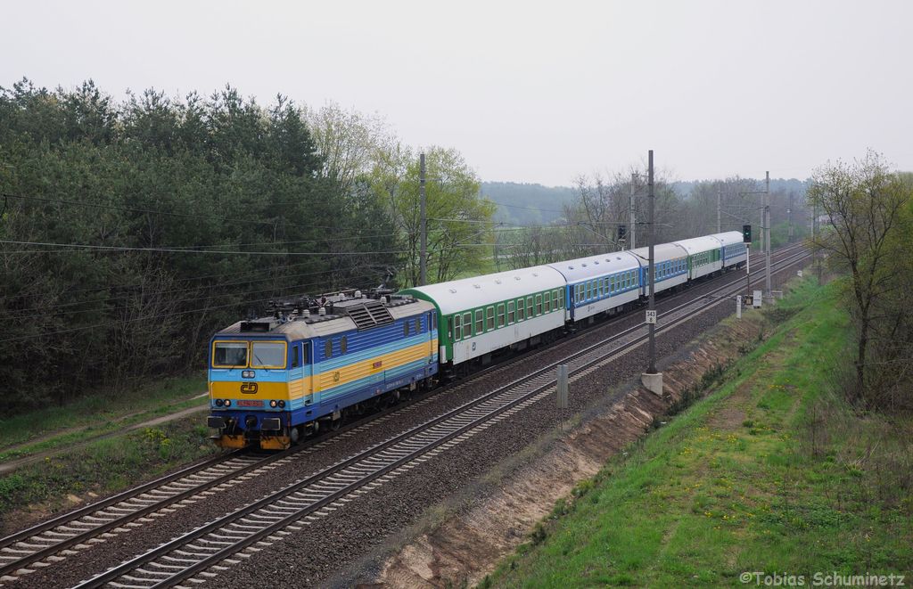 362 163 (CZ-CD 91 54 7 362 163-8) mit R868  Punkva  von Brno hl.n. nach Praha hl.n. am 29.04.2013 bei Kolín