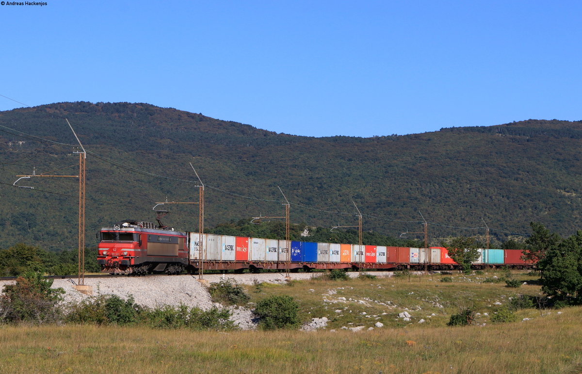 363 001 mit dem 42003 (Soroksári út rendező-Koper tovorna) bei Črnotiče 8.9.20