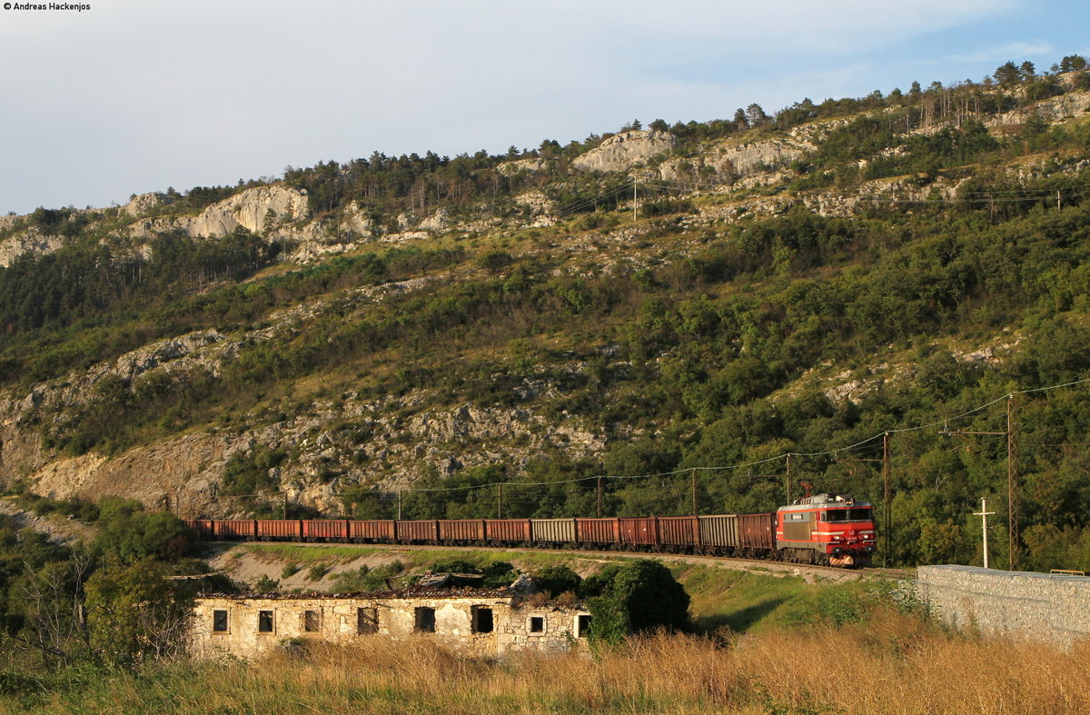 363 013 mit dem 48441 (Voest Alpine Linz-Koper Tovorna) bei Zanigrad 6.9.18