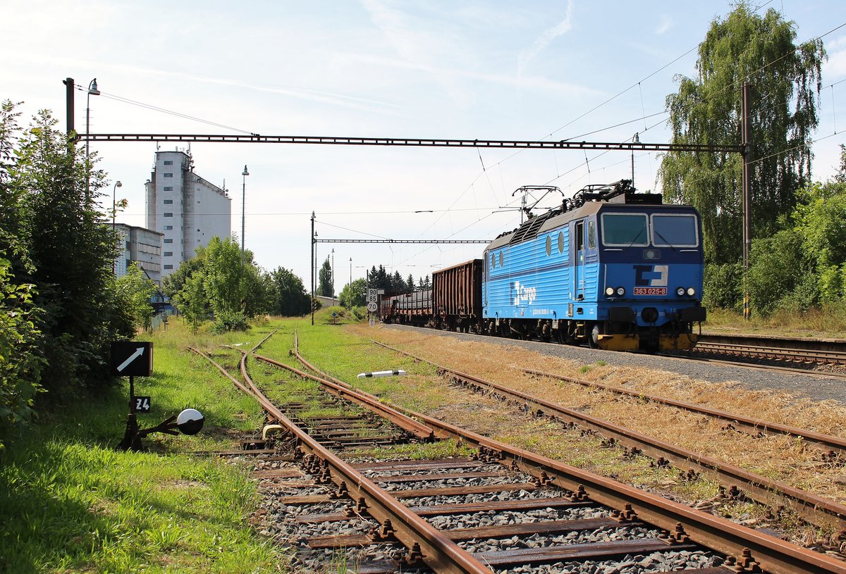 363 025-8 zu sehen am 30.08.17 in Nebanice.
