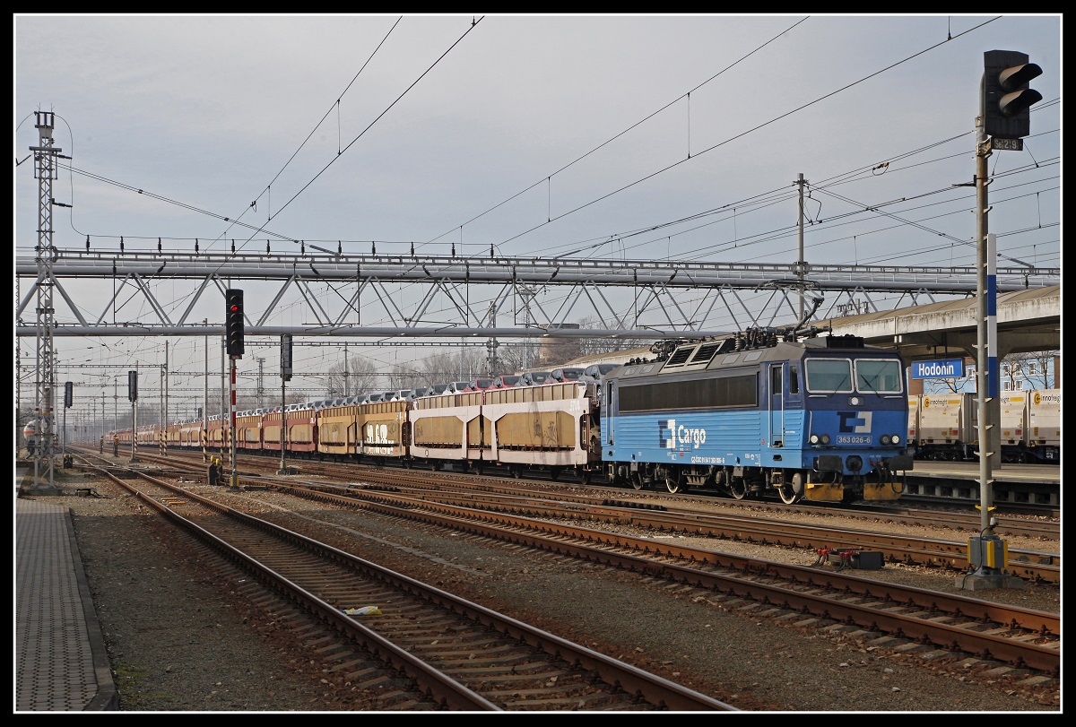 363 026 mit Güterzug in Hodonin am 25.02.2019.