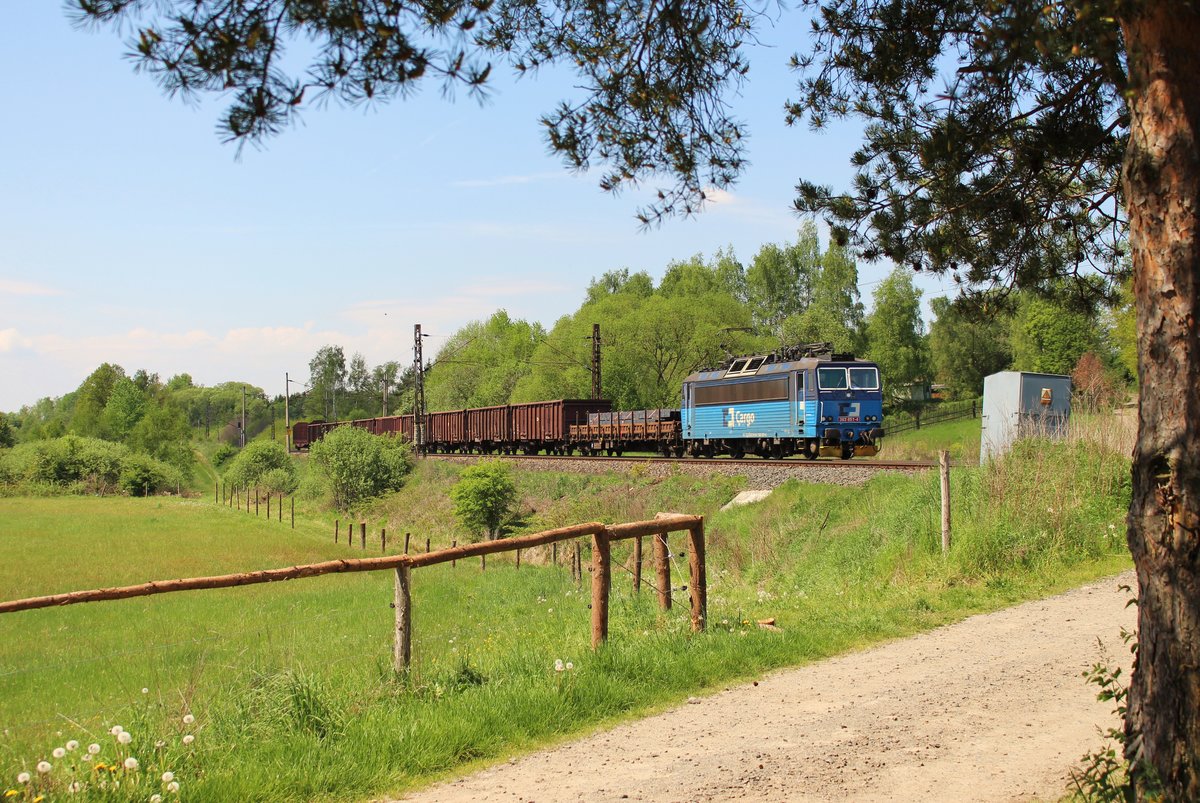 363 051-4 zu sehen am 19.05.17 in Chotikov.
